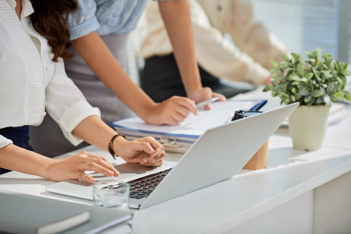 comprobacion de datos en la computadora portatil
